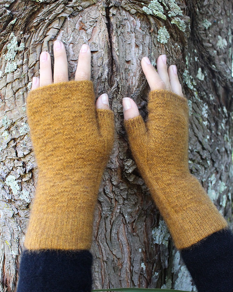 Dash Possum Merino Fingerless Mitten - Gold