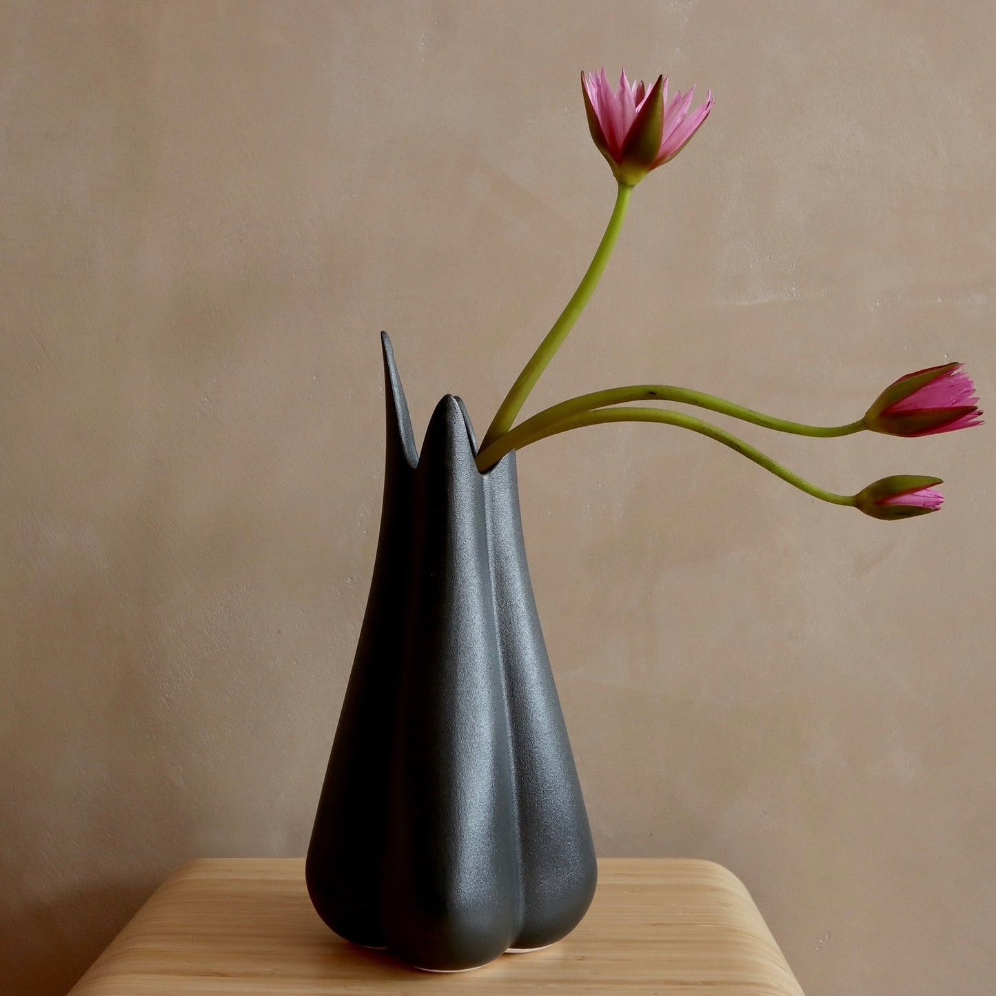 Lilium Vase - Matte Black