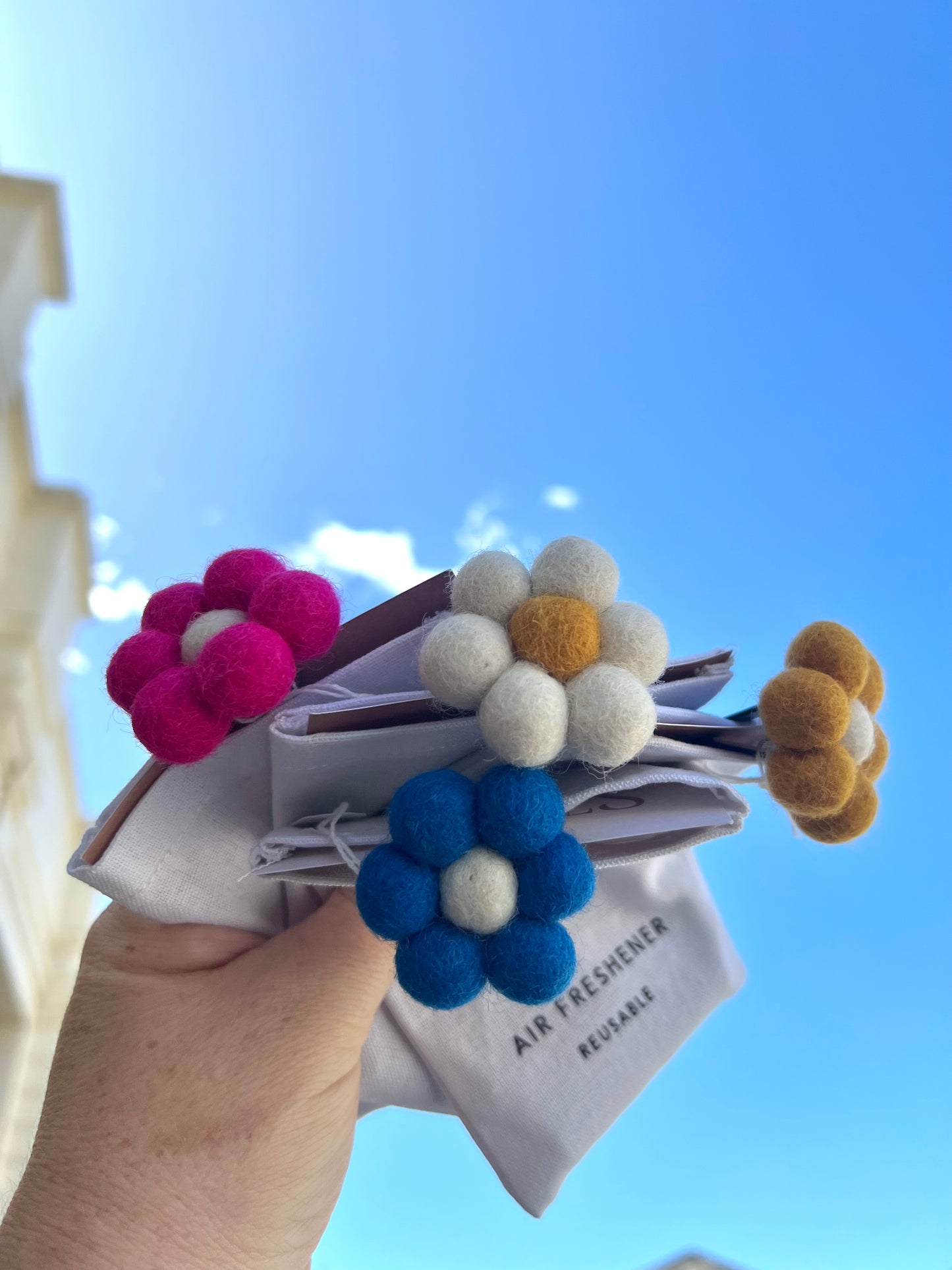 White Daisy Car Air Freshener Set - French Vanilla