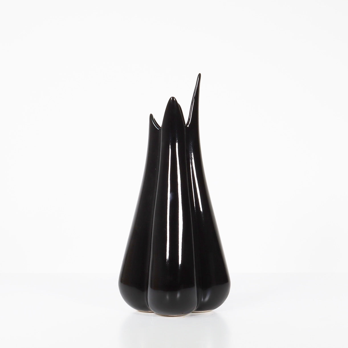Lilium Vase - Matte Black