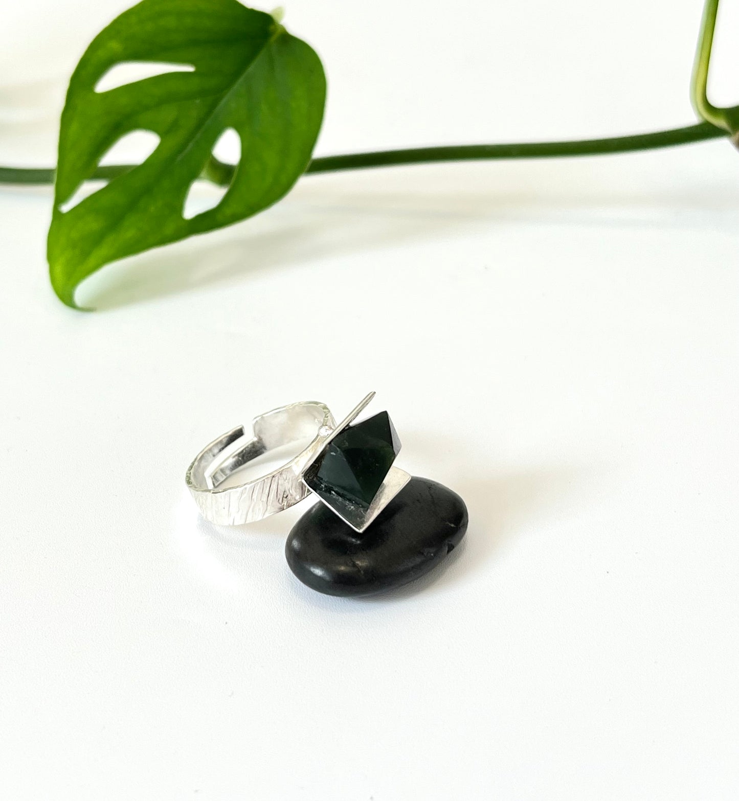 Jade & Sterling Silver Irregular Facet V Ring (RI-FC4)