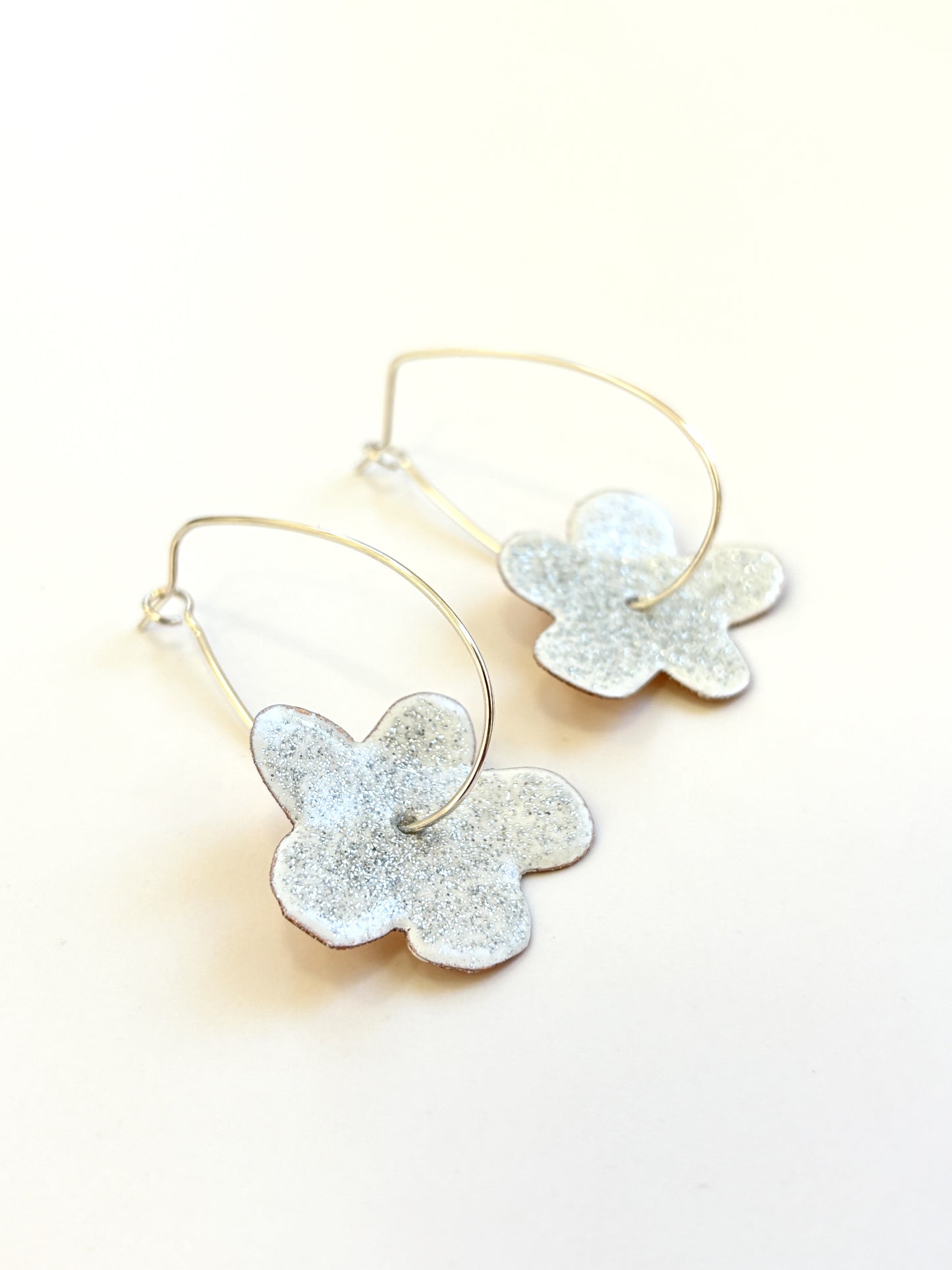 Bonnie Drop Flower Earrings - White Silver Glitter