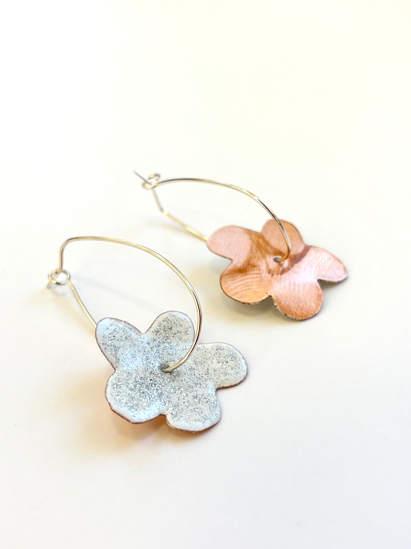 Bonnie Drop Flower Earrings - White Silver Glitter