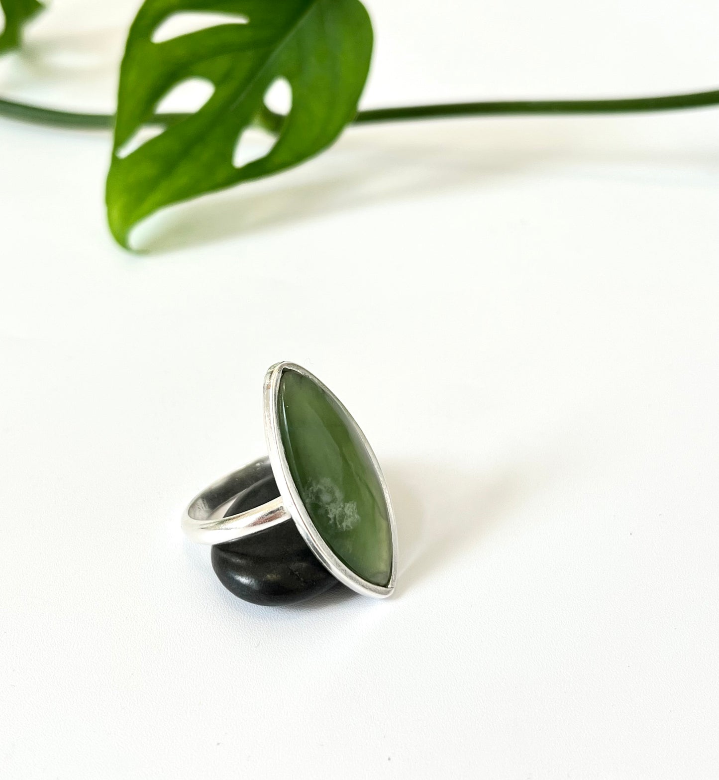 Jade & Sterling Silver Extra Long Pointed Oval Ring (RI-0V9)