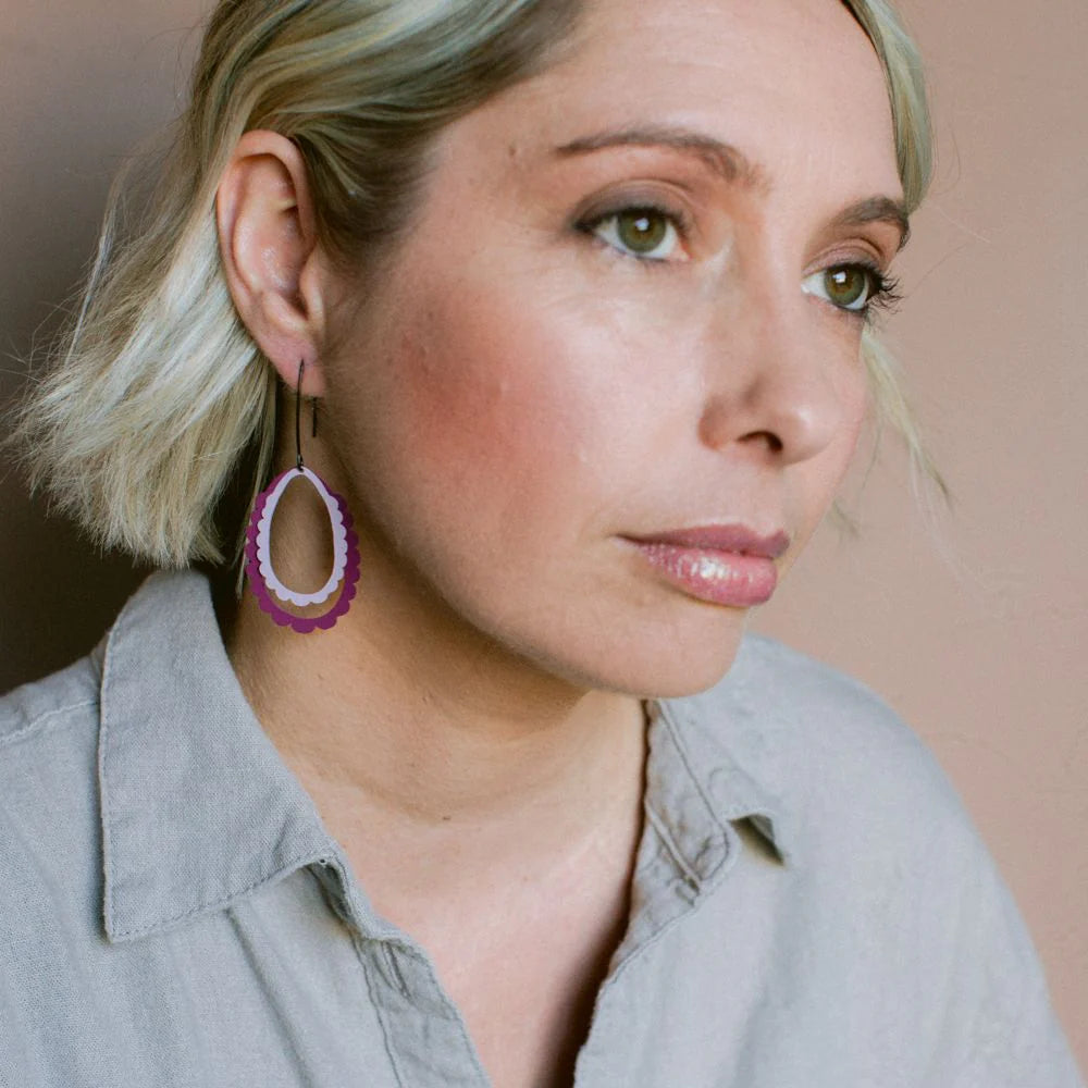 Midi Double Scallop Hoop Earrings in Lilac / Burgundy