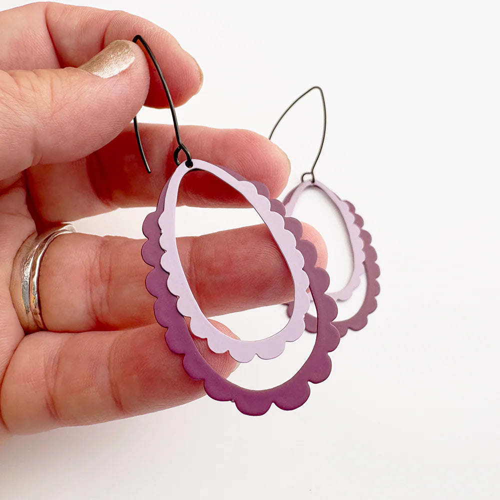 Midi Double Scallop Hoop Earrings in Lilac / Burgundy