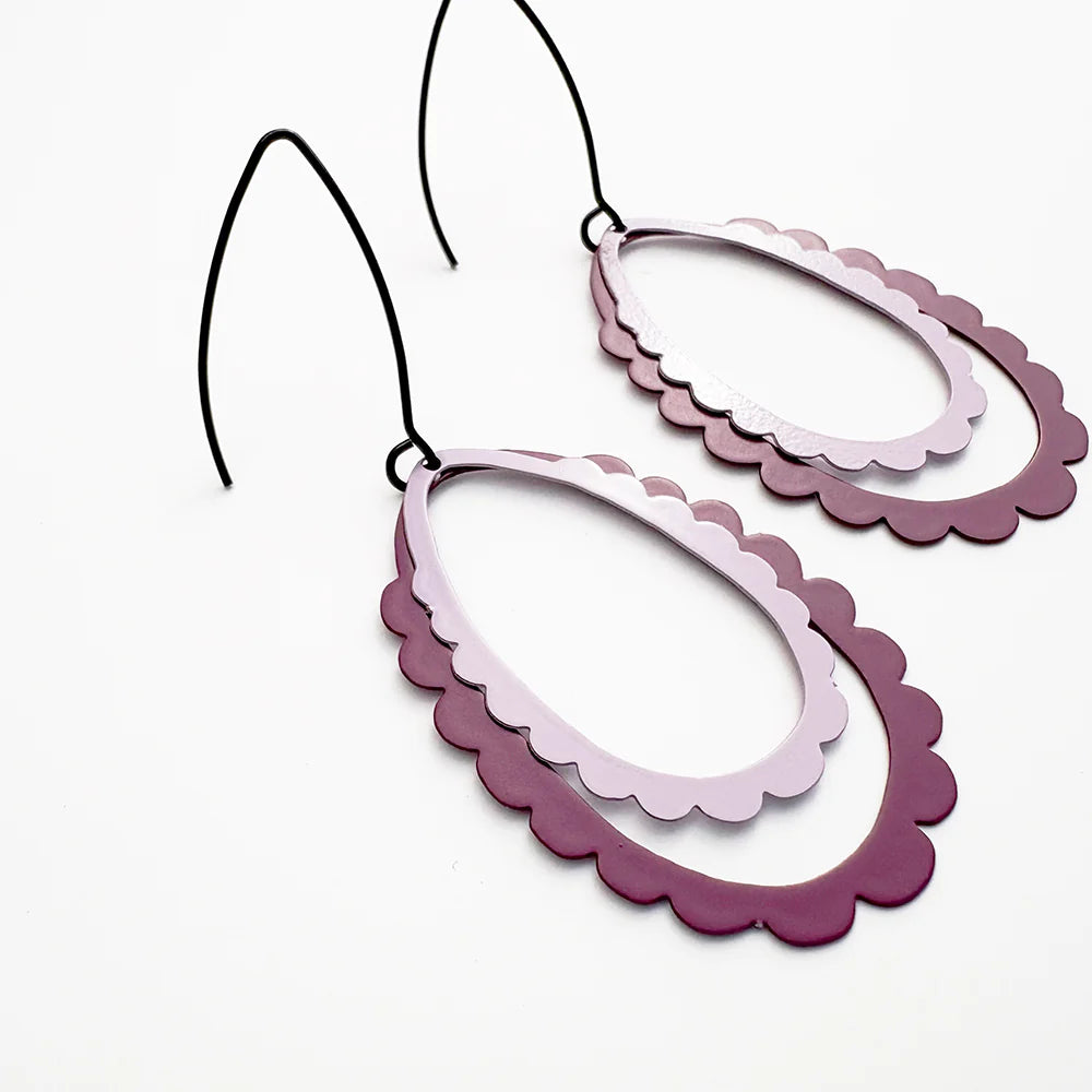 Midi Double Scallop Hoop Earrings in Lilac / Burgundy