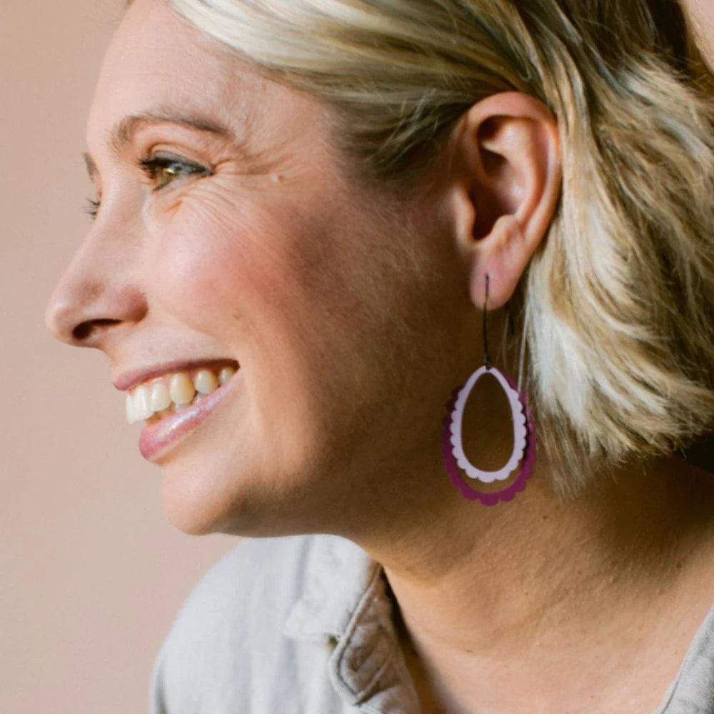 Midi Double Scallop Hoop Earrings in Lilac / Burgundy