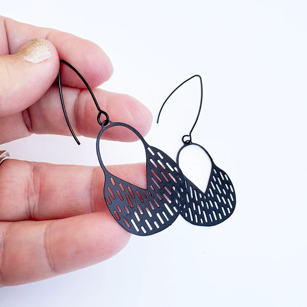 Mini Callisia Earrings in Black