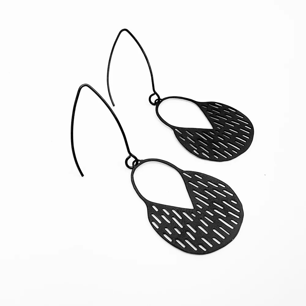 Mini Callisia Earrings in Black