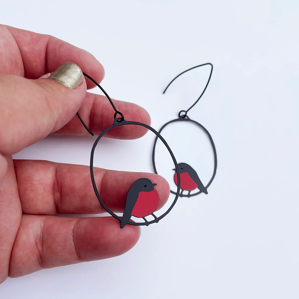 Midi Flame Robin Earrings in Red/ Black