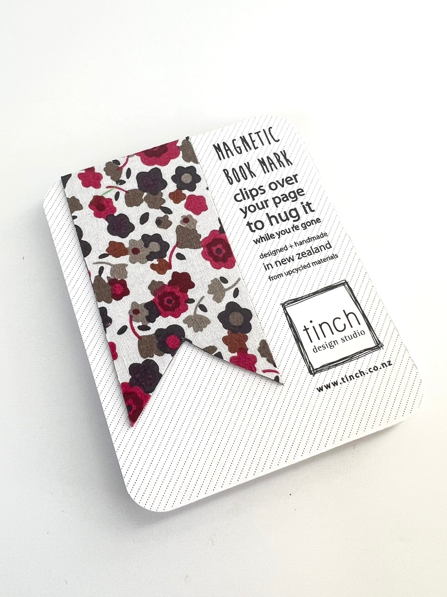 Magnetic bookmark - crimson floral