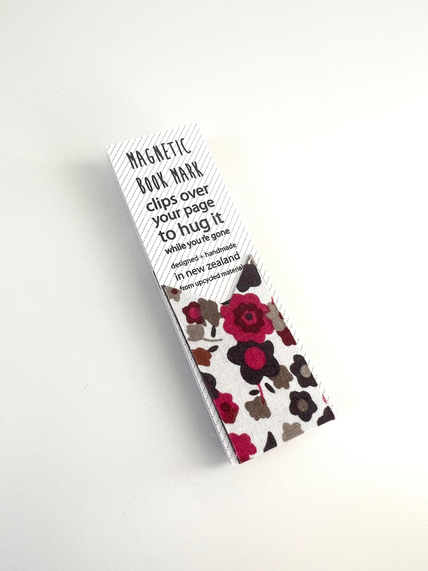 Magnetic bookmark - crimson floral