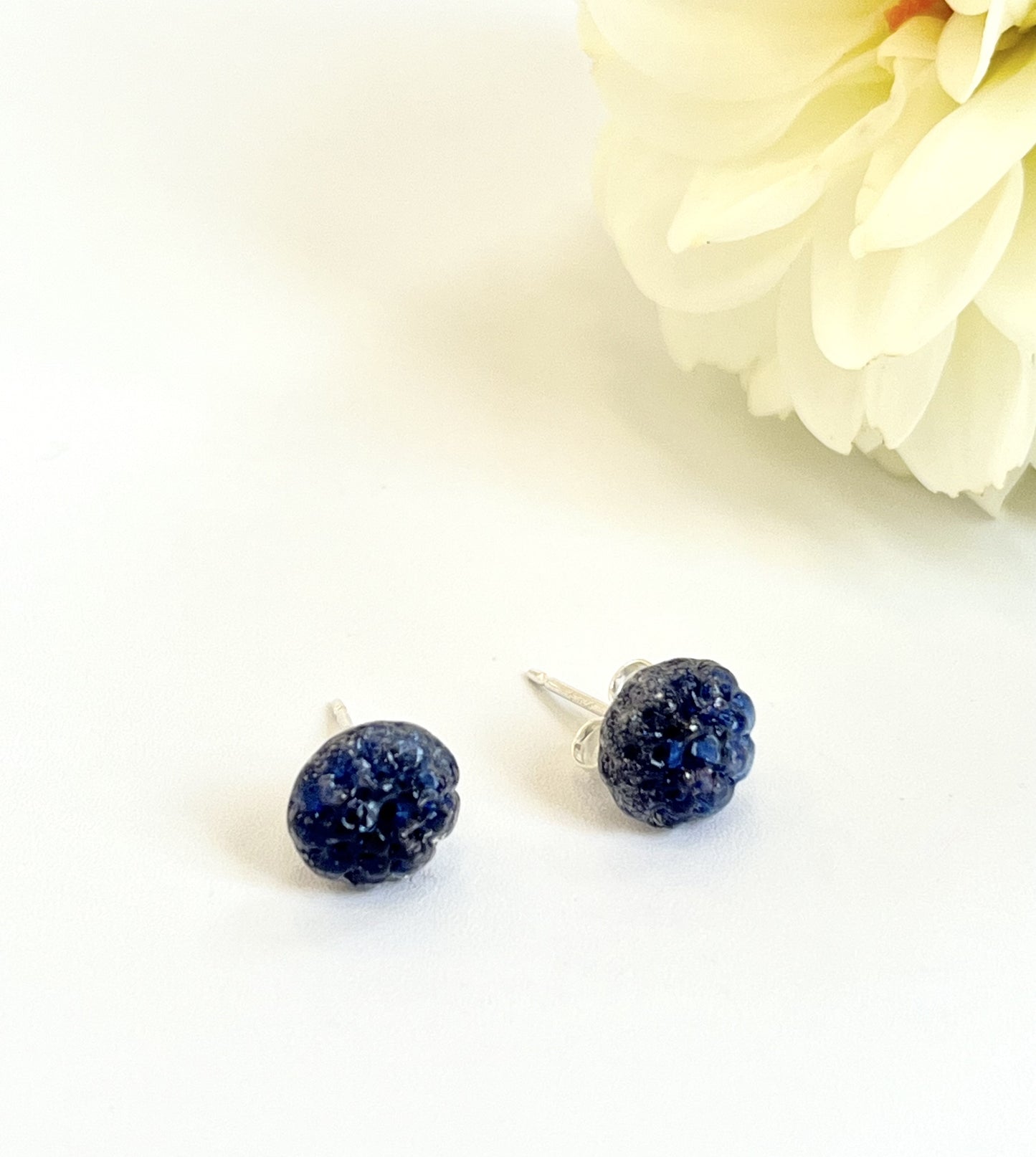 Glass Kina Studs - Metallic Blue