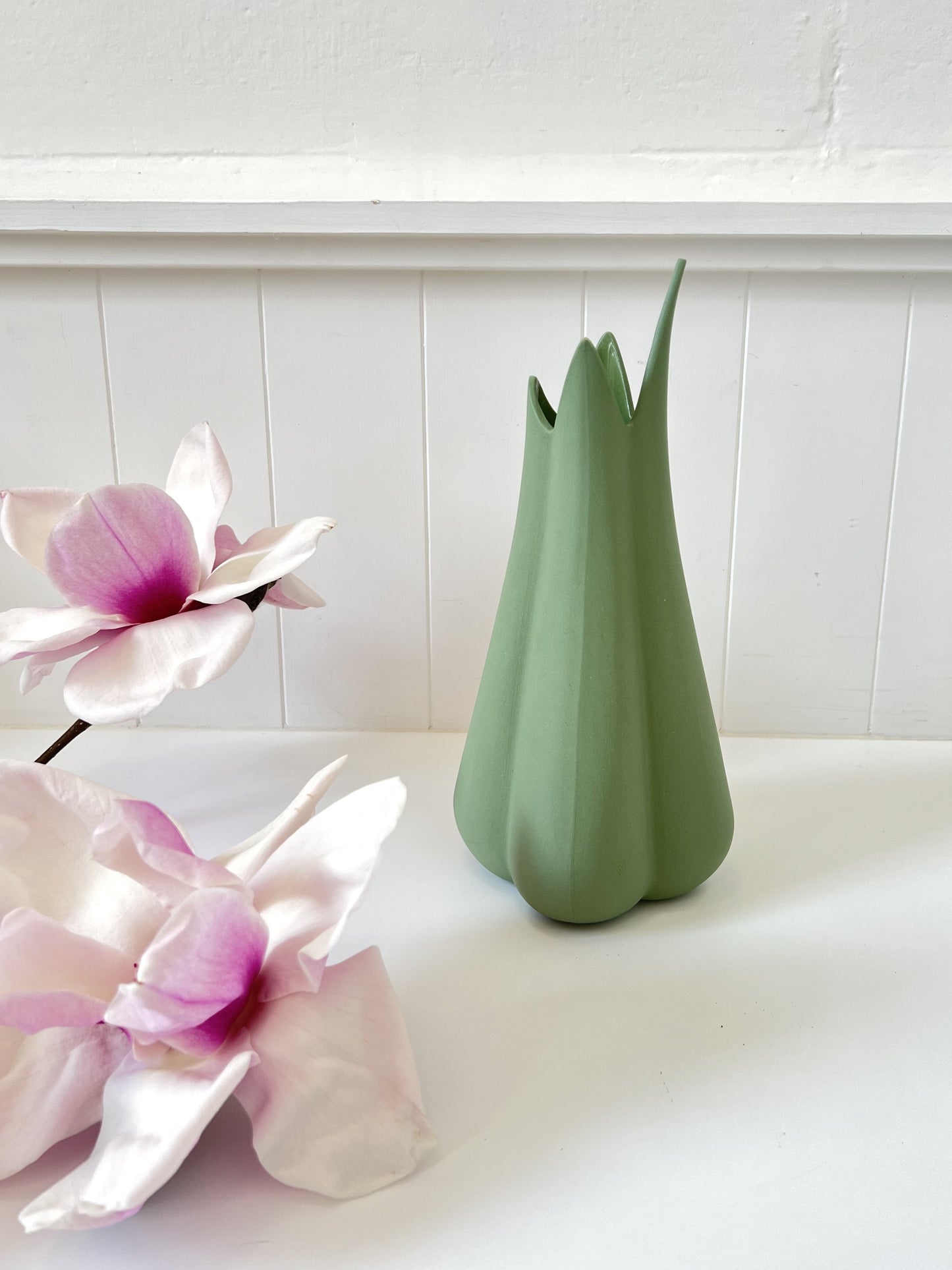 Lilium Vase - Matte Green