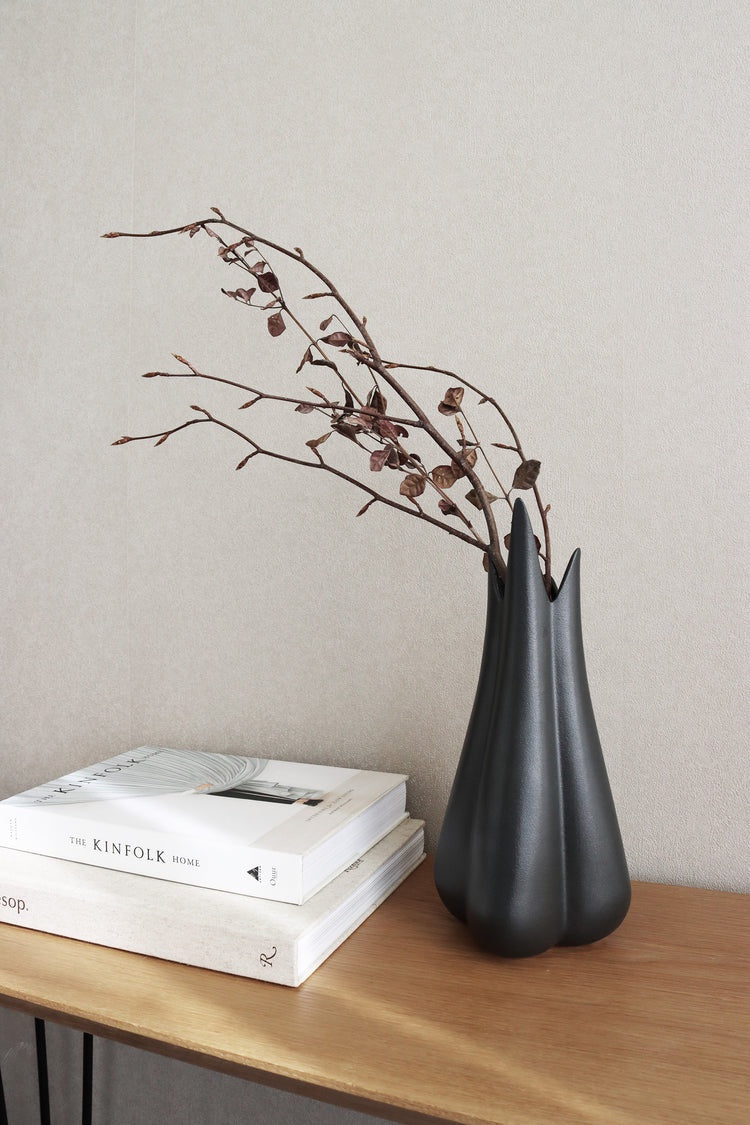 Lilium Vase - Matte Black