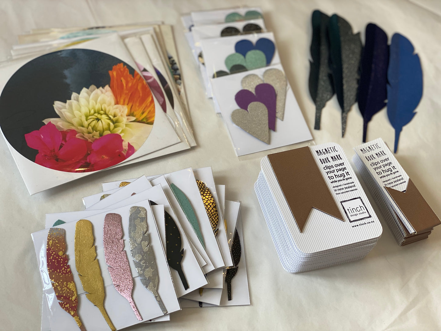 Mini feather magnet set