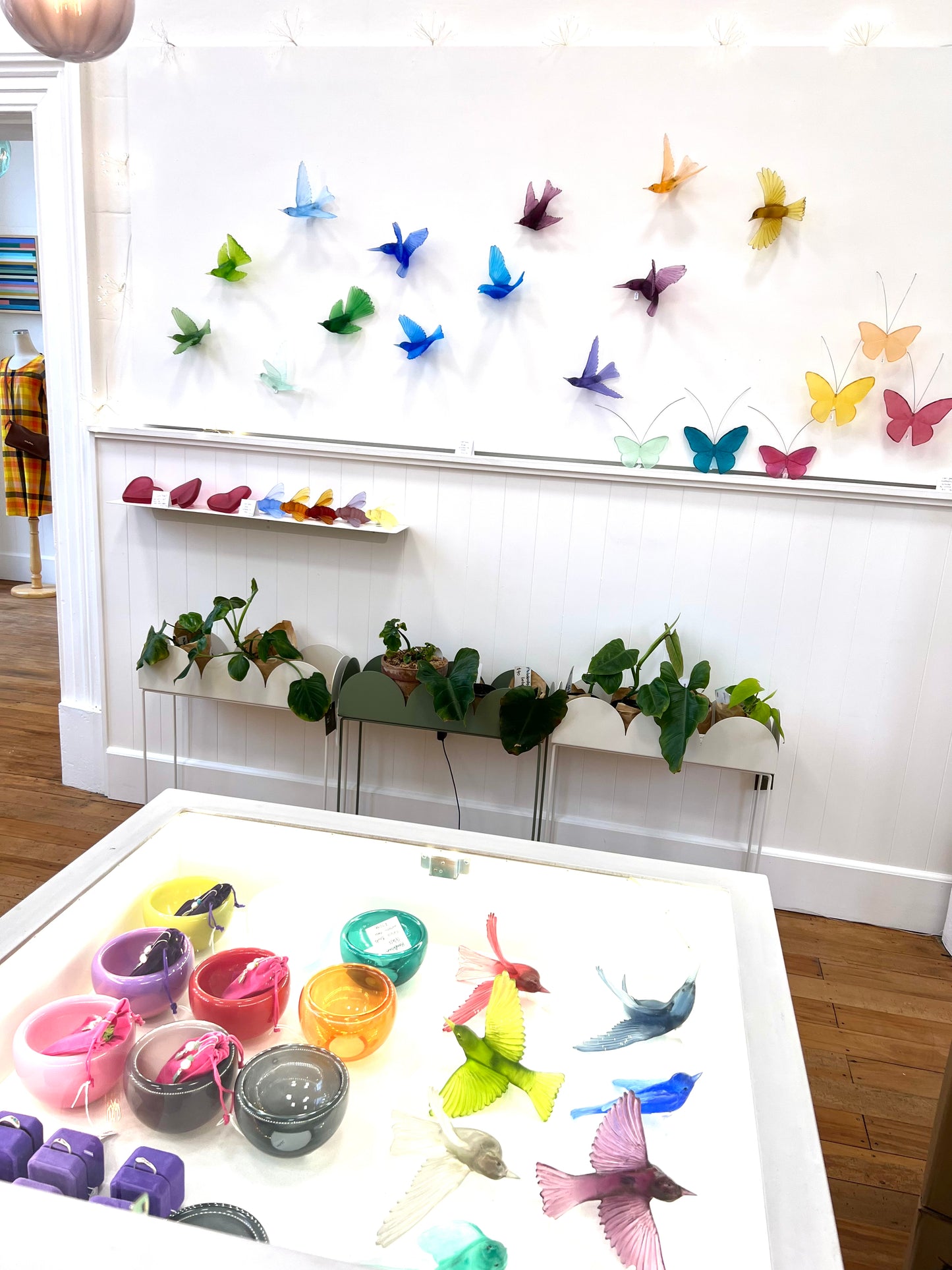 Fantail / Pīwakawaka - Yellow Glass artwork by Luke Jacomb