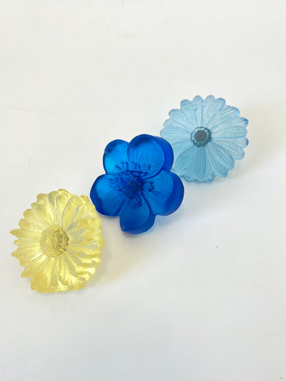 Cast Glass Daisy Flower - Pale Aqua - Garden Path Series