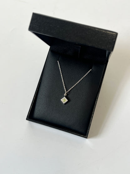 Daisy Cluster Peridot Necklace HH049