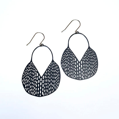 Callisia Earrings in Black