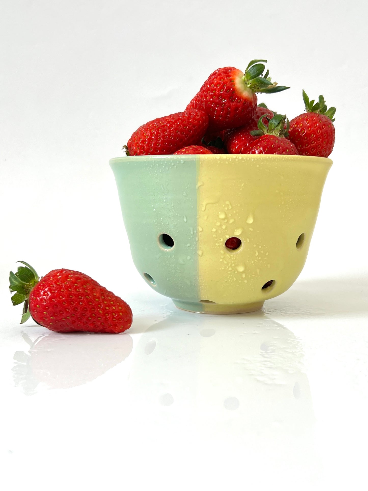 *Exclusive* Two-Toned Berry Bowl - Lemon / Aqua