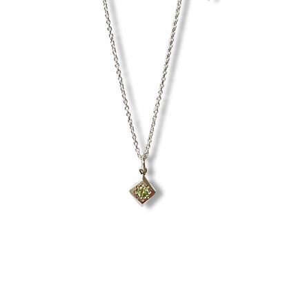 Daisy Cluster Peridot Necklace HH049