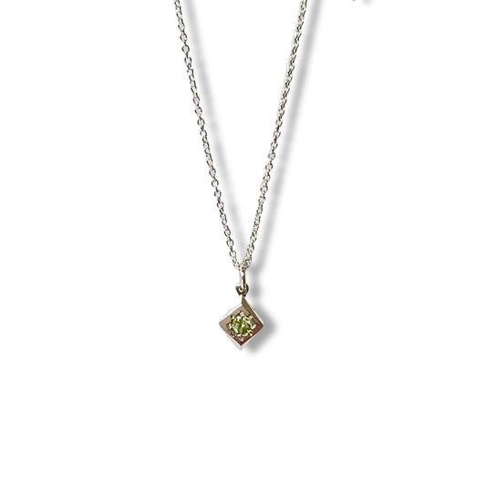Daisy Cluster Peridot Necklace HH049