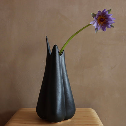 Lilium Vase - Matte Black