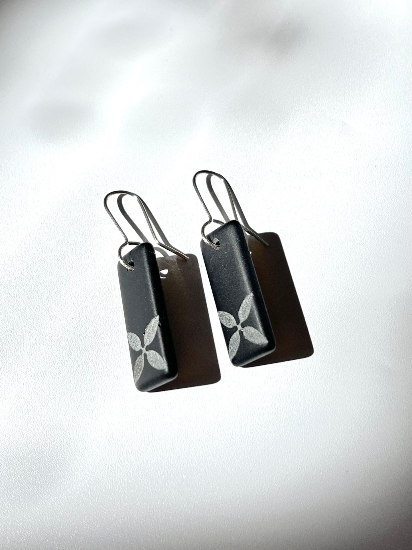 Drop Tapa Earrings - Etched Black Glass