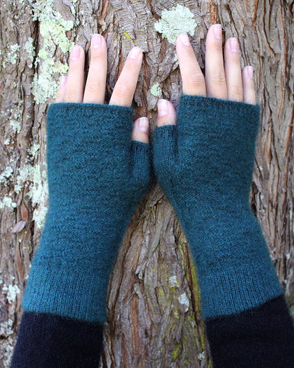 Dash Possum Merino Fingerless Mitten - Tasman