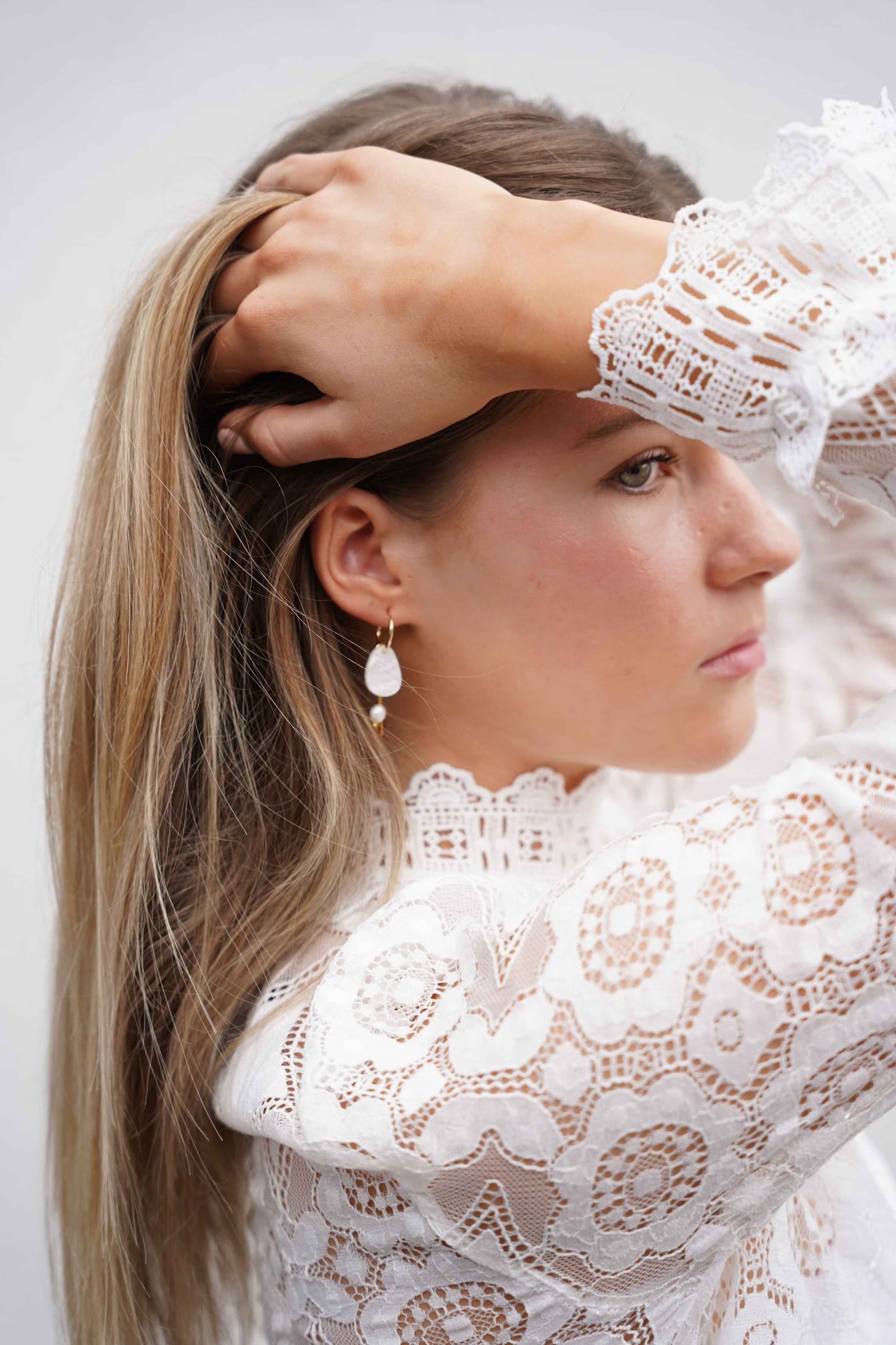 Chloe Earrings - Pearl