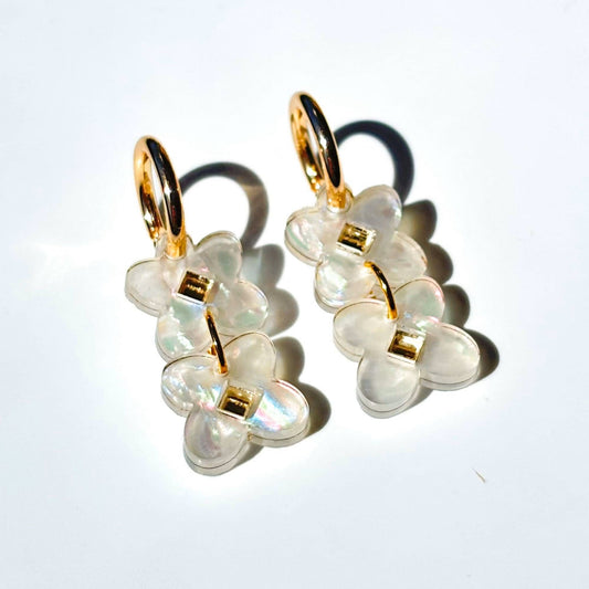 Clover Huggie Earrings - Pearl