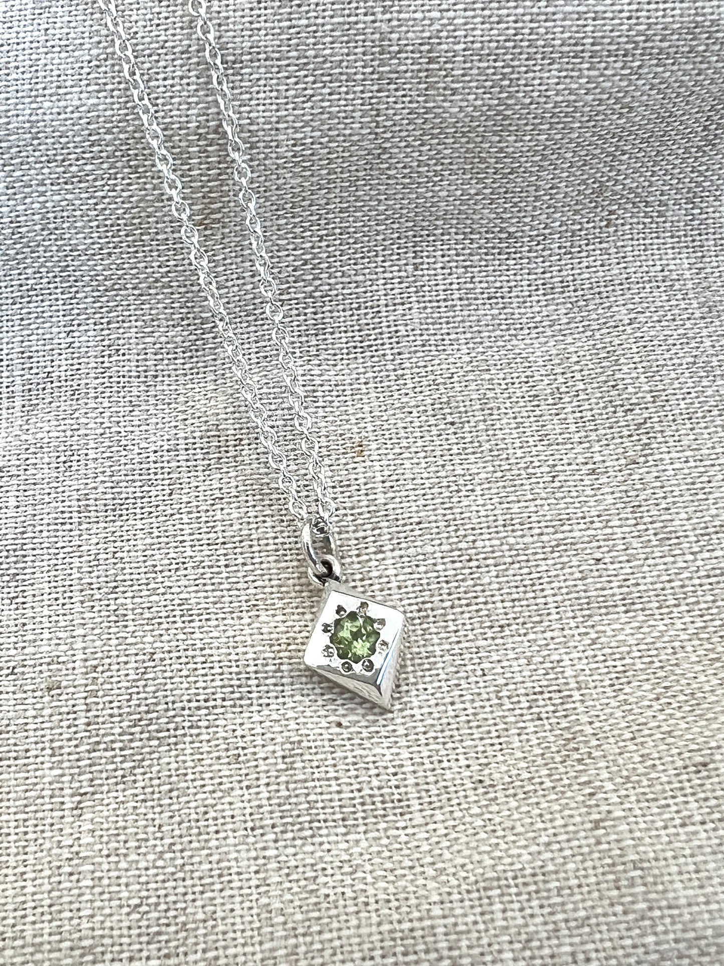Daisy Cluster Peridot Necklace HH049
