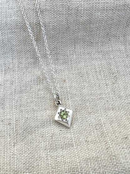 Daisy Cluster Peridot Necklace HH049
