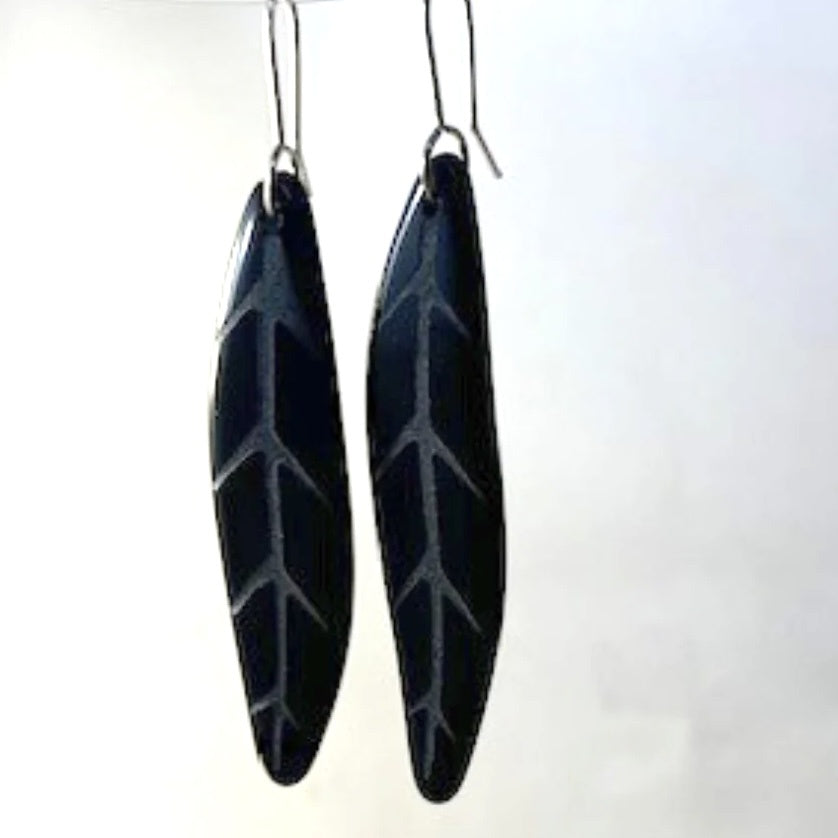 Tawa Leaf earrings - black glass