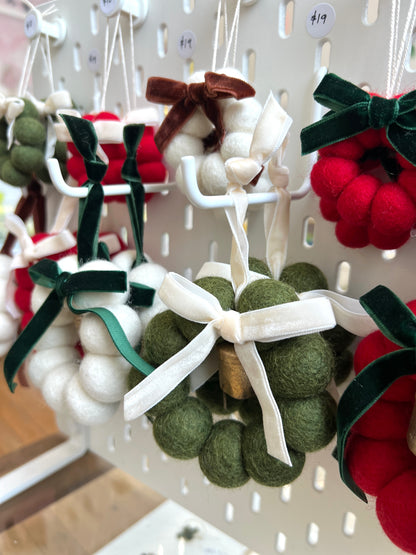 Mini Bow Wreath - NZ Felted Wool - White / Burgundy