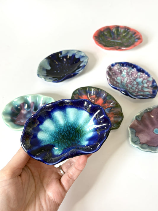 Miniature Ceramic Shell Dish - assorted colours