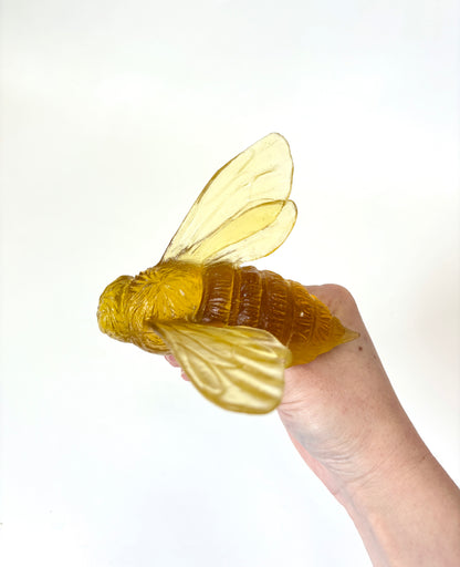 Bee  - Chardonnay - Glass artwork by Luke Jacomb