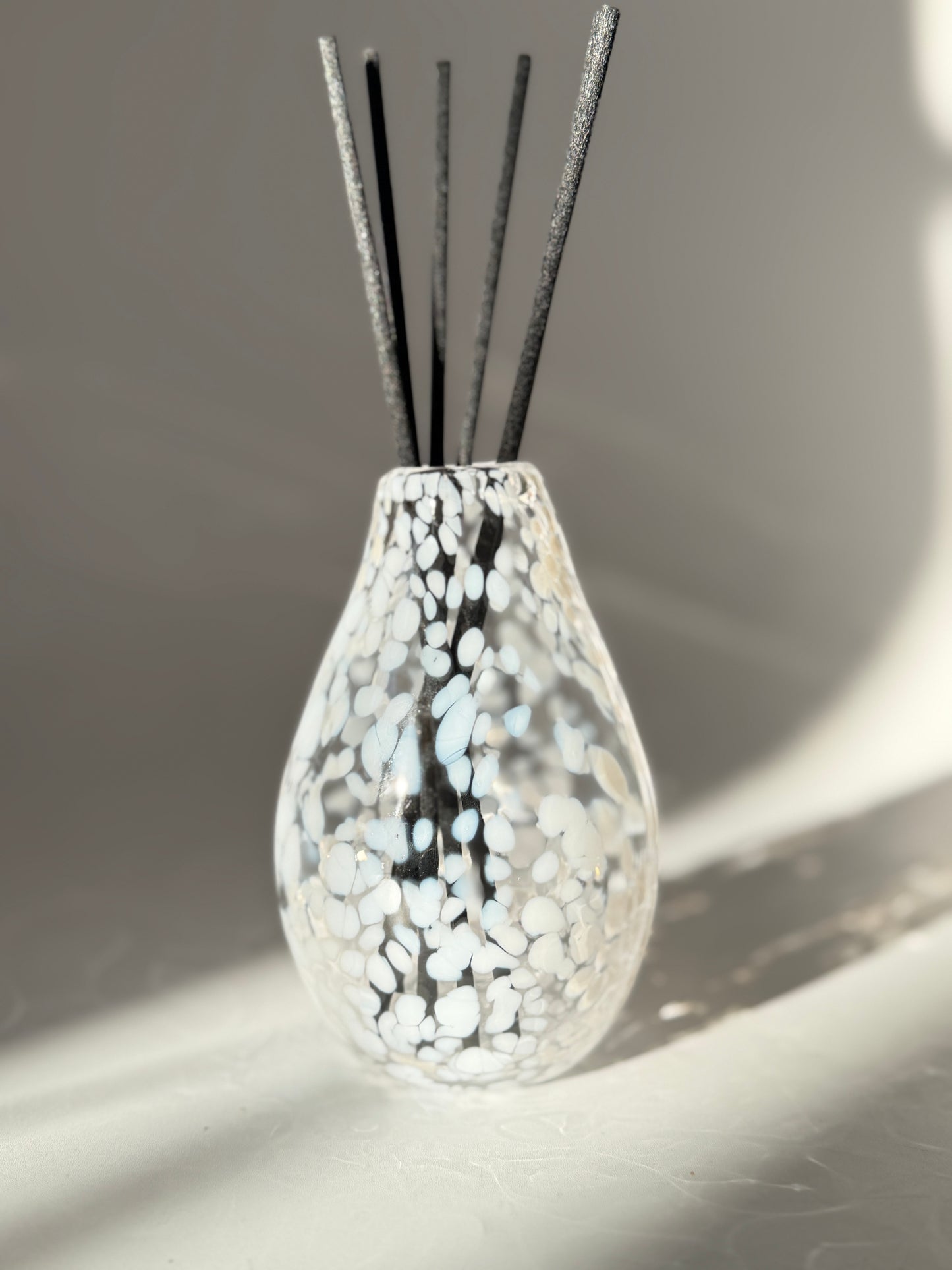 Handblown Glass Diffuser Vase - Speckled white