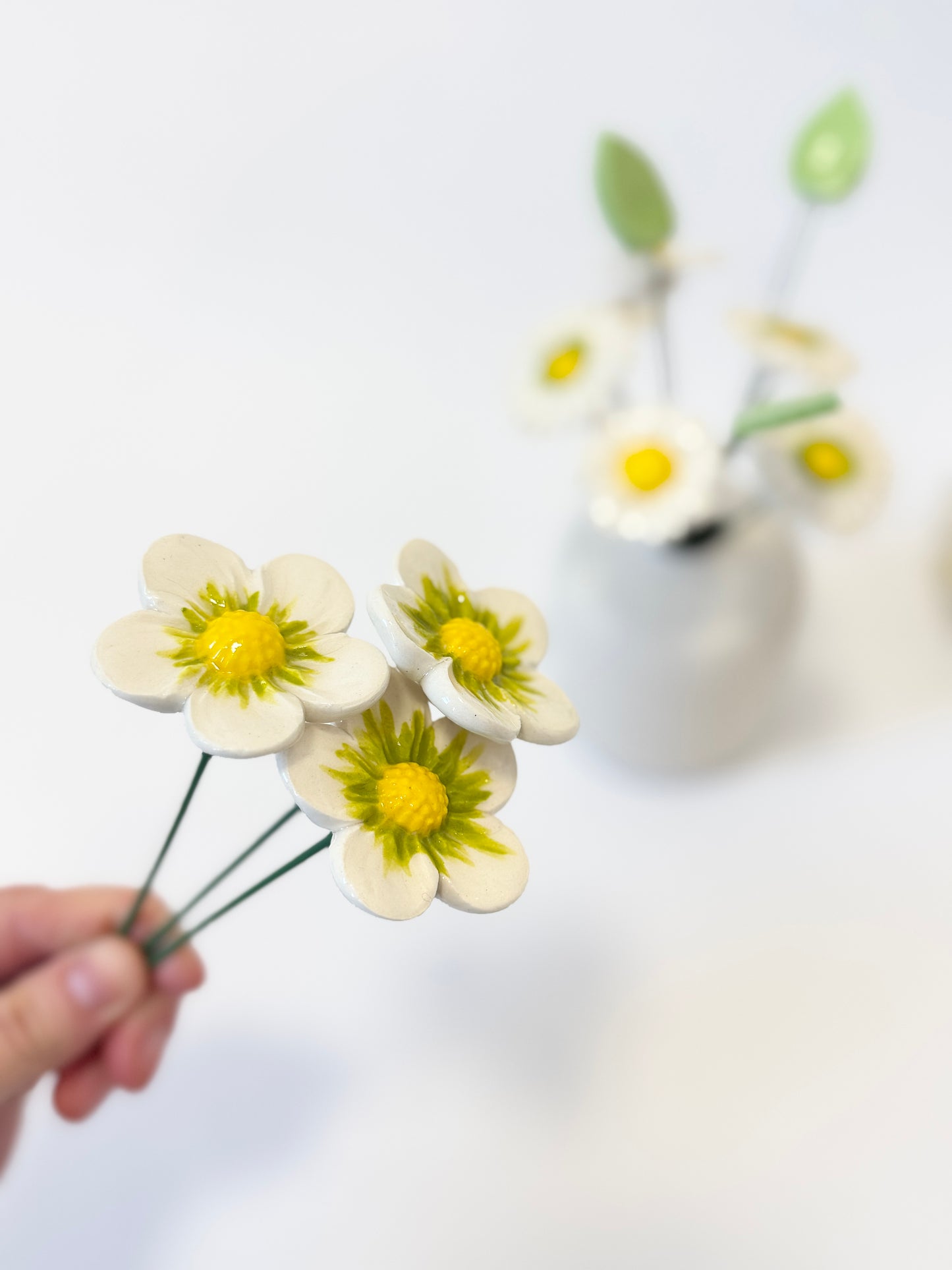 White Zinnia – Ceramic Flower - 5 petals, green/yellow centre