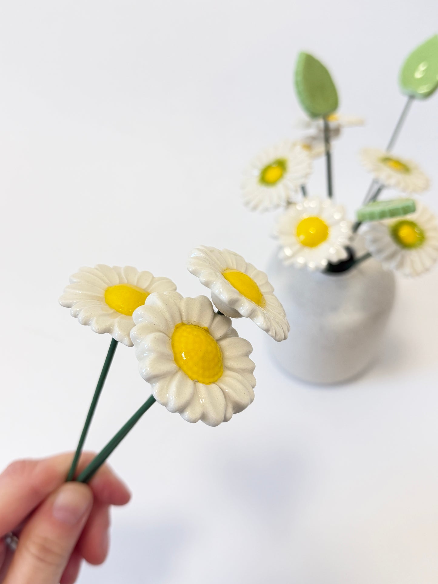 White Daisy – Ceramic Flower