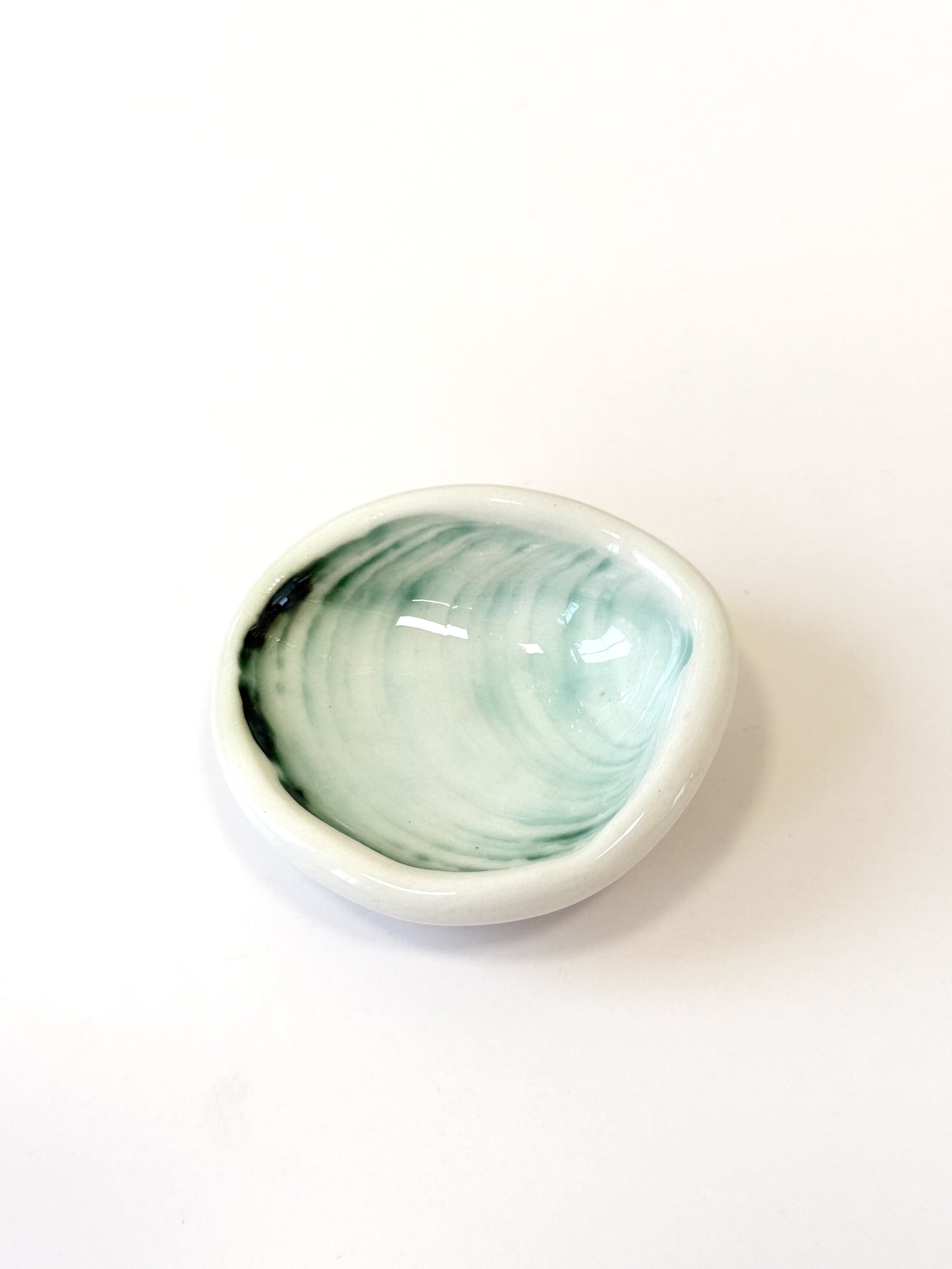 Mini Porcelain Pipi Shell Dish