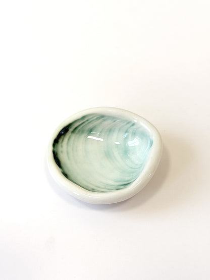 Mini Porcelain Pipi Shell Dish
