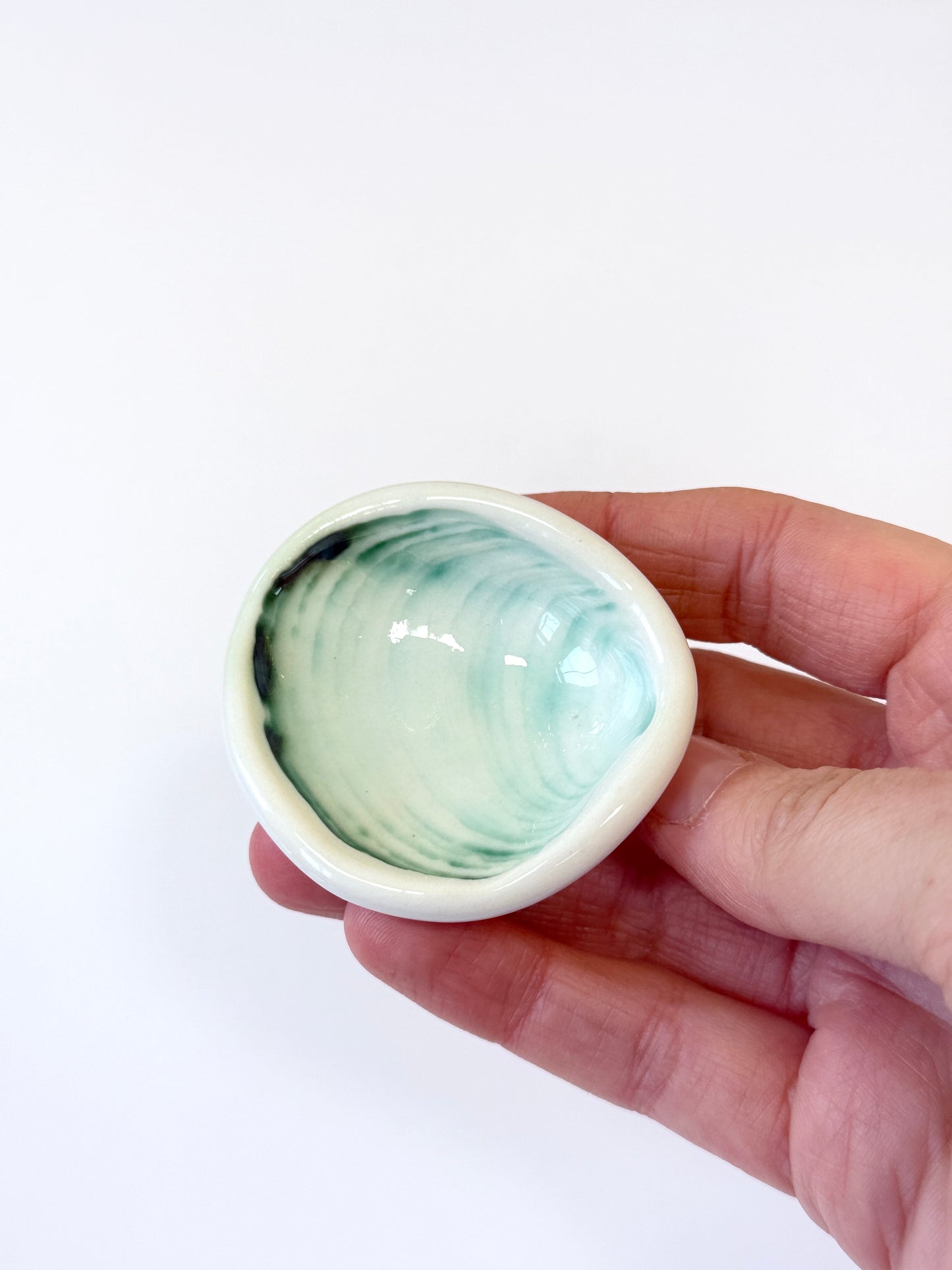Mini Porcelain Pipi Shell Dish