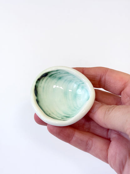 Mini Porcelain Pipi Shell Dish