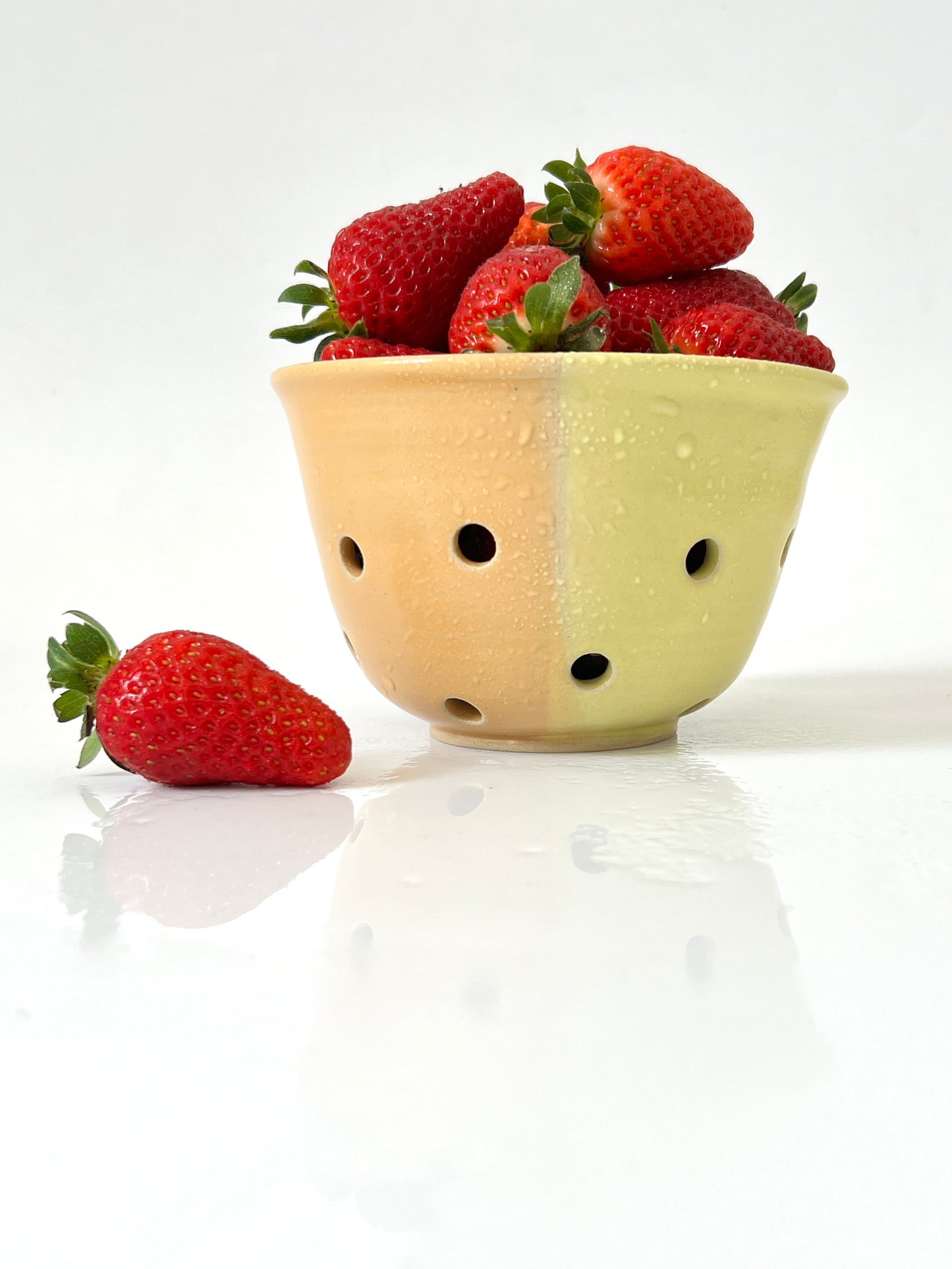 *Exclusive* Two-Toned Berry Bowl - Lemon / Peach