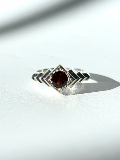 Temple Ring, Sterling Silver & Garnet: Size Q 3/4