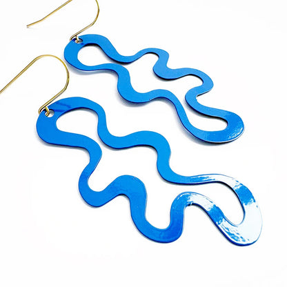 Squiggle earrings in Blue