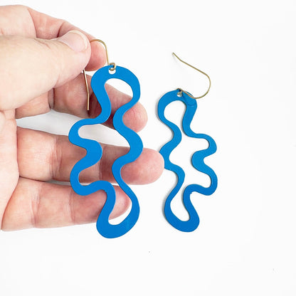 Squiggle earrings in Blue